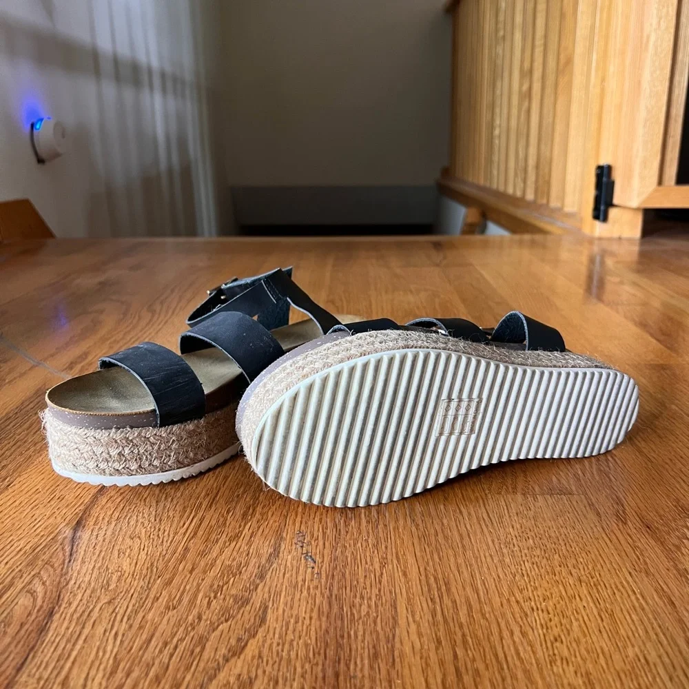 Platform Sandals - Picture 2 of 4